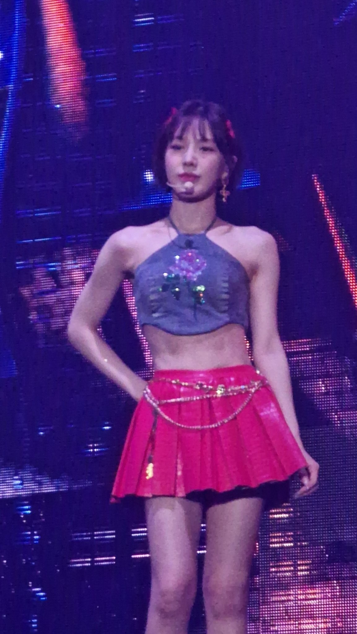 red velvet wendy腹肌，这需要付出多少努力啊，感觉比一般男人还明显