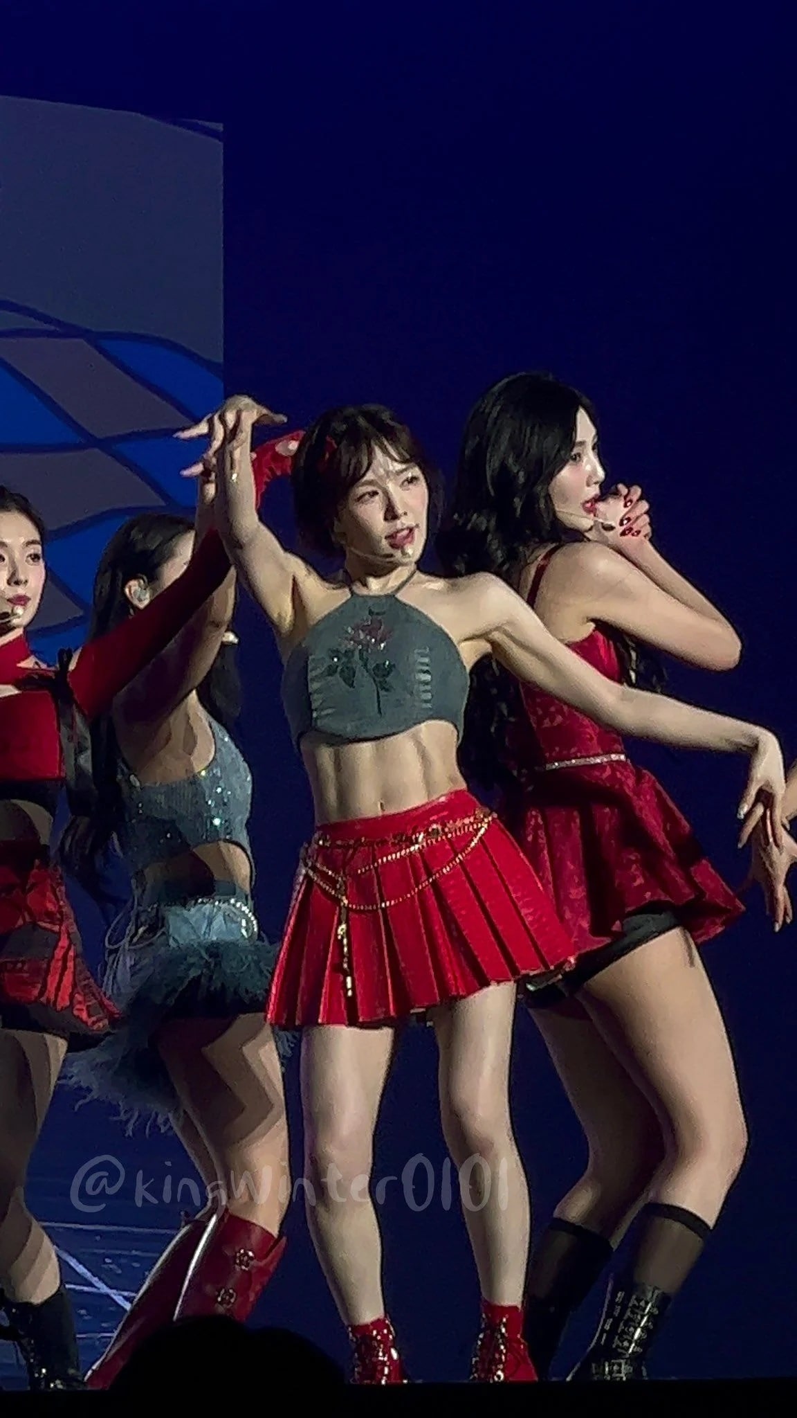 red velvet wendy腹肌，这需要付出多少努力啊，感觉比一般男人还明显