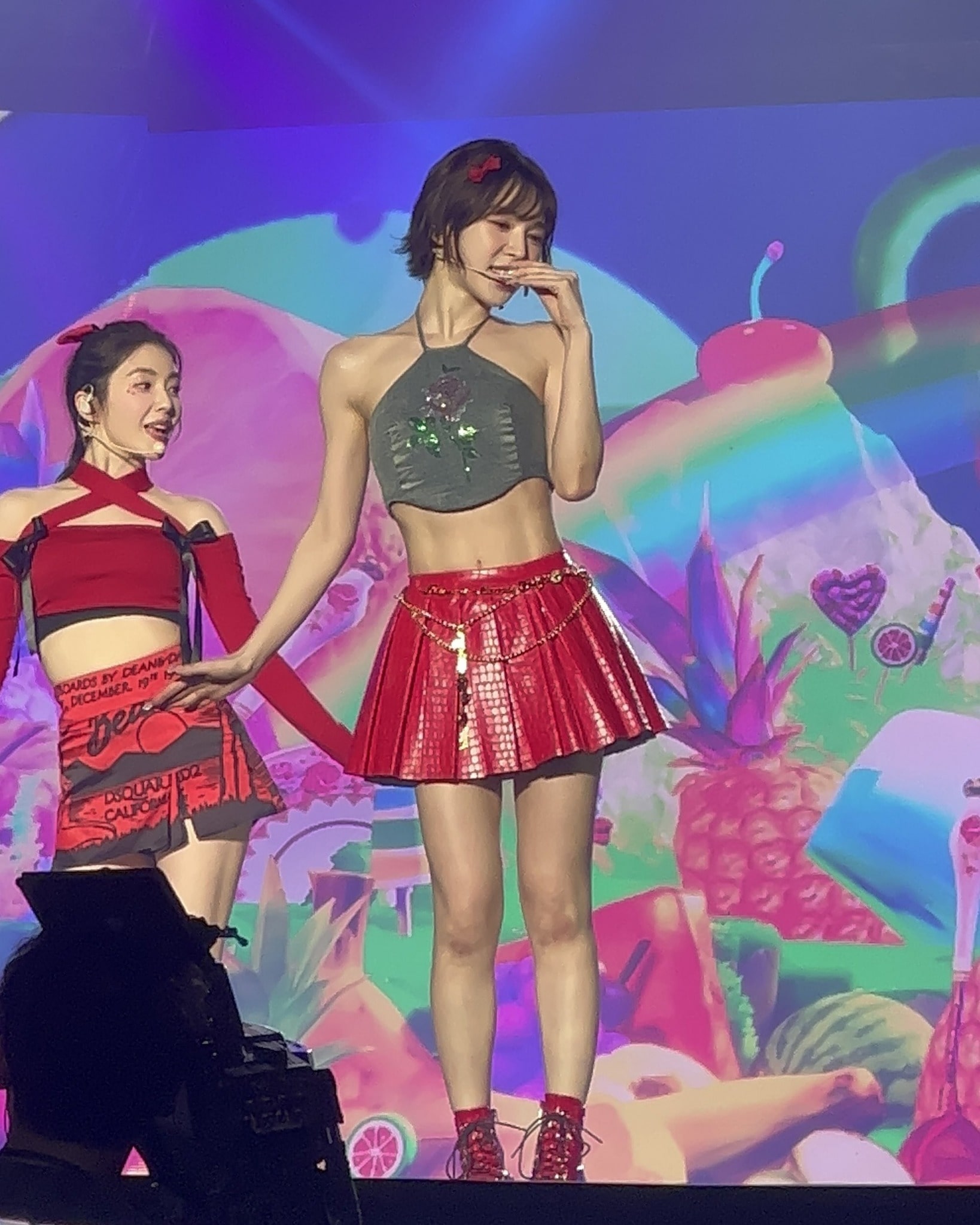 red velvet wendy腹肌，这需要付出多少努力啊，感觉比一般男人还明显