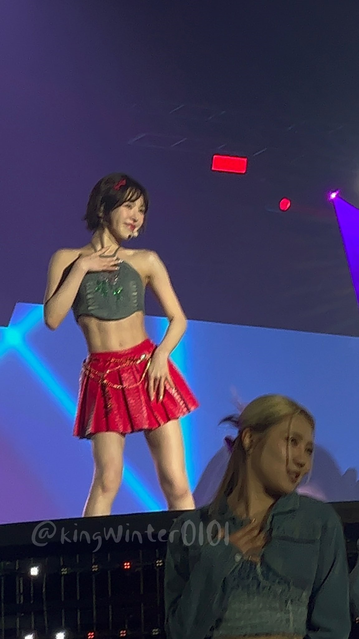 red velvet wendy腹肌，这需要付出多少努力啊，感觉比一般男人还明显