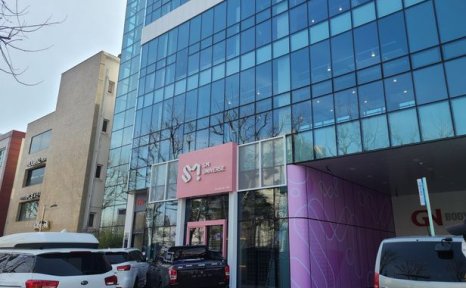 SM开设的偶像培训班….每学期1000万韩元